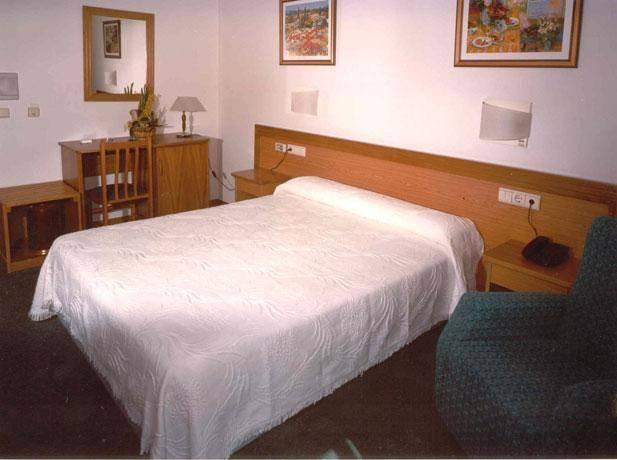 Hotel San Vicente Castrofeito Room photo