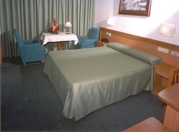Hotel San Vicente Castrofeito Room photo